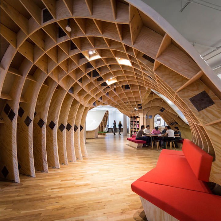 barbarian-group-nyc-superdesk-one-giant-office-desk-by-clive-wilkinson-architects-machineous-7