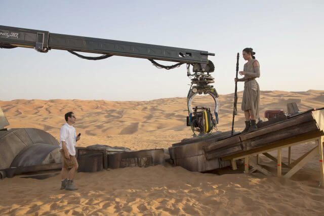 Star Wars: The Force Awakens L to R: Director J.J. Abrams w/ actress Daisy Ridley (Rey) on set. Ph: David James ©Lucasfilm 2015