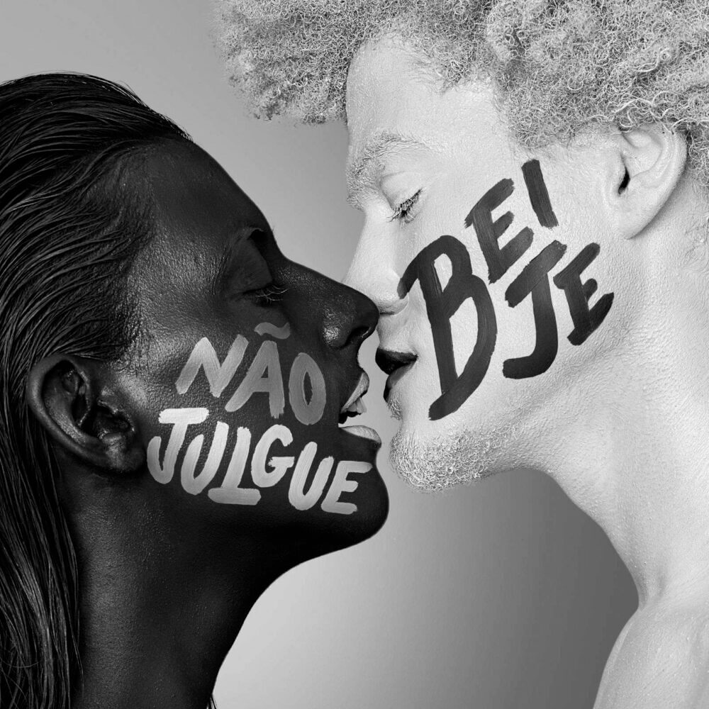 Beijo inter-racial