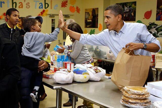 obama-food-kitchen-2010-thanksgiving