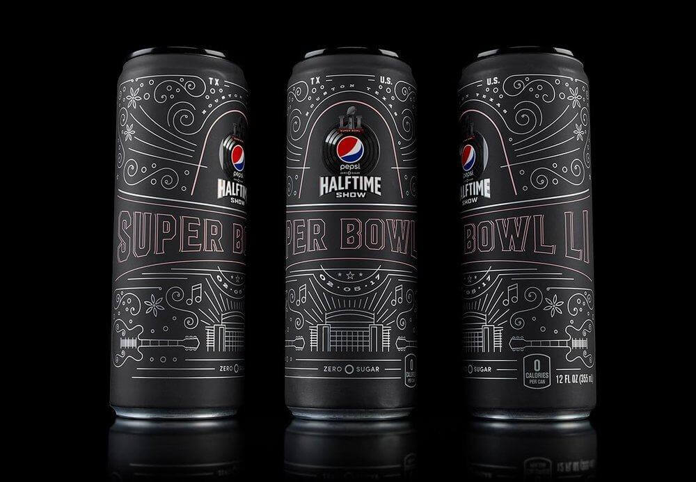 As lindas latinhas de Pepsi em preto fosco para o Super Bowl