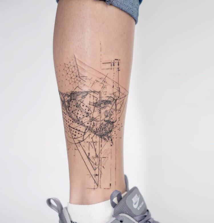 Tatuagens que combinam símbolos sagrados e formas geométricas