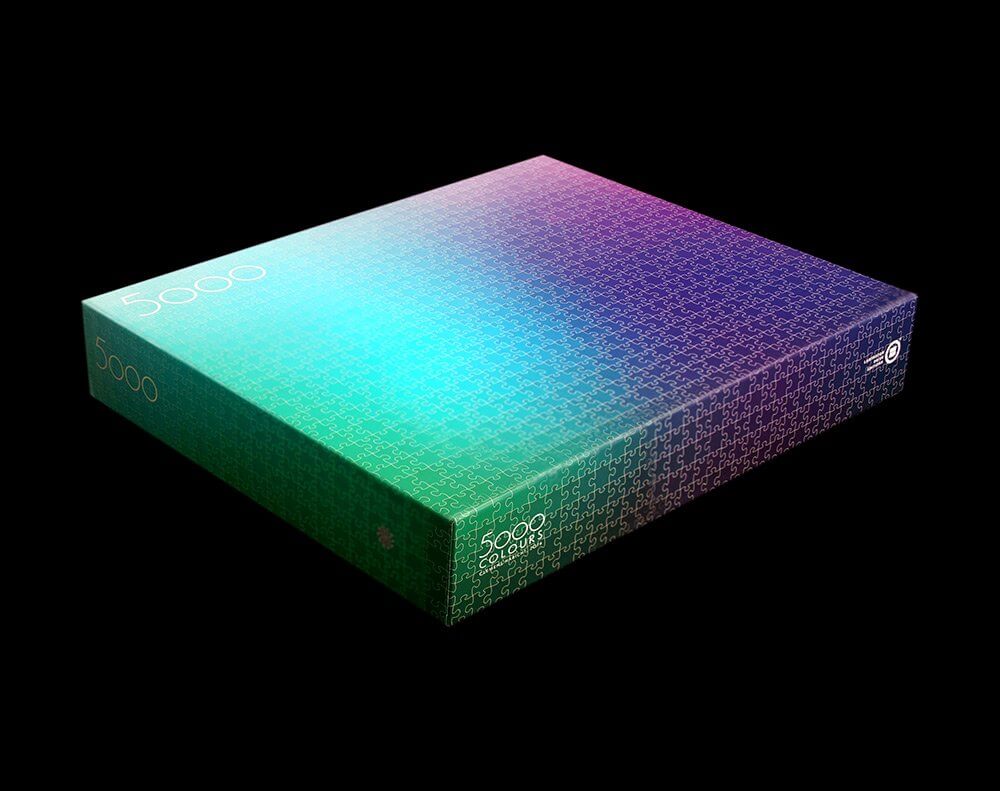 Um quebra-cabeça de cinco mil peças com escala de cores CMYK