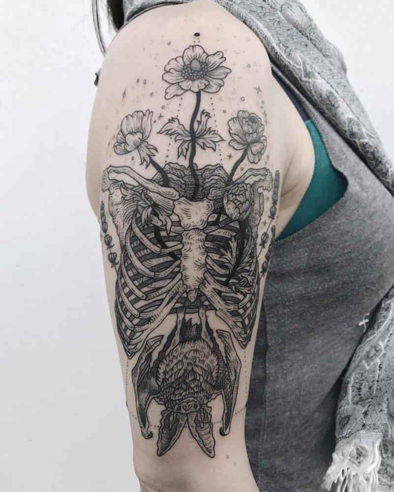 Universo, fauna e flora nas tatuagens de Pony Reinhardt
