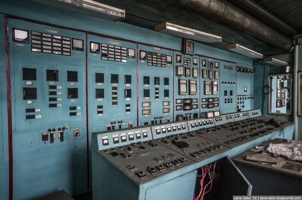 Um montão de fotos das salas de controle da União Soviética