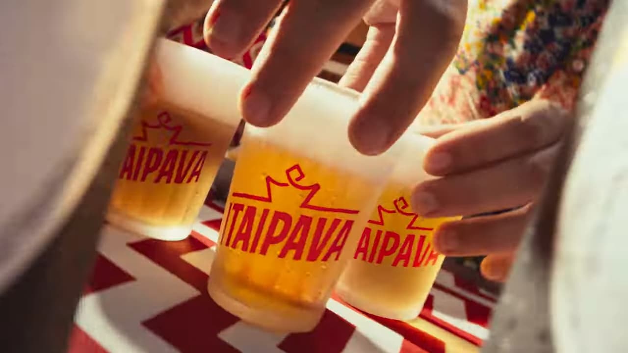 copos de cerveja Itaipava