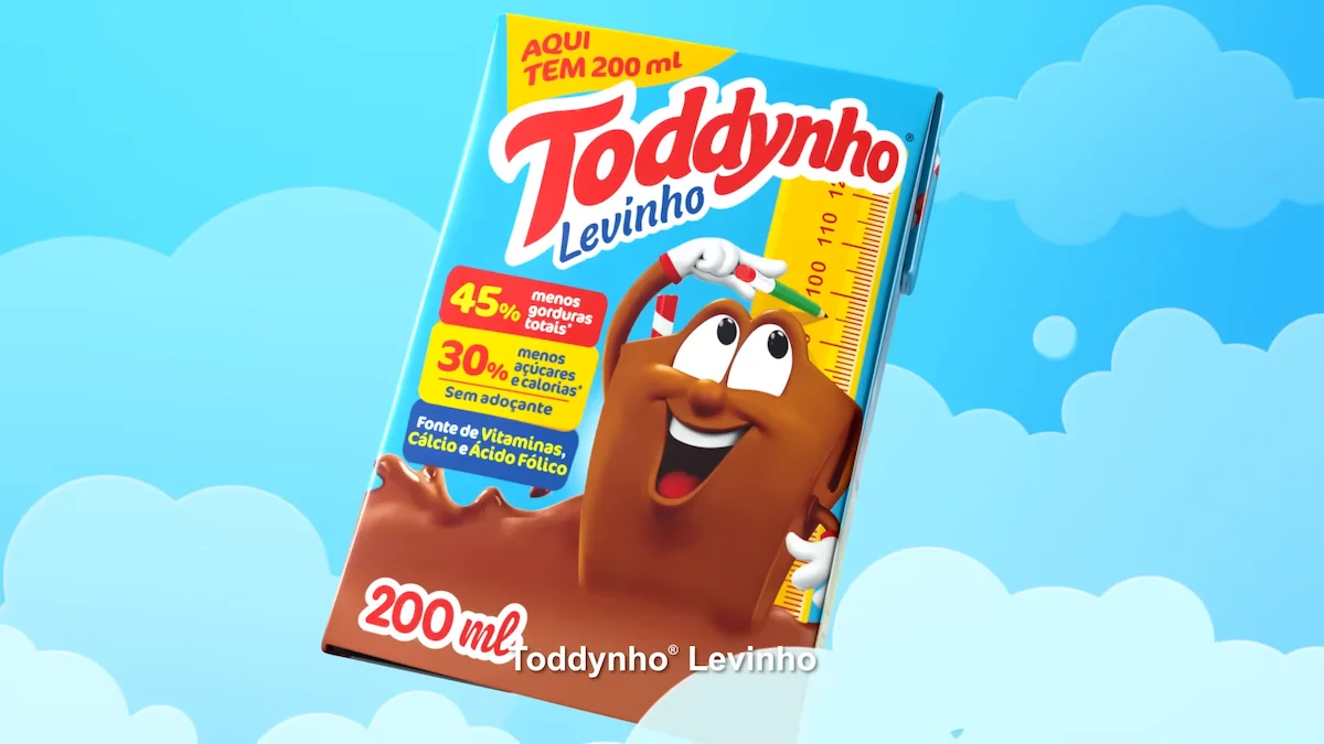 Toddynho Levihno chocolate milk cartoon packaging with nutritional information against a blue sky background.