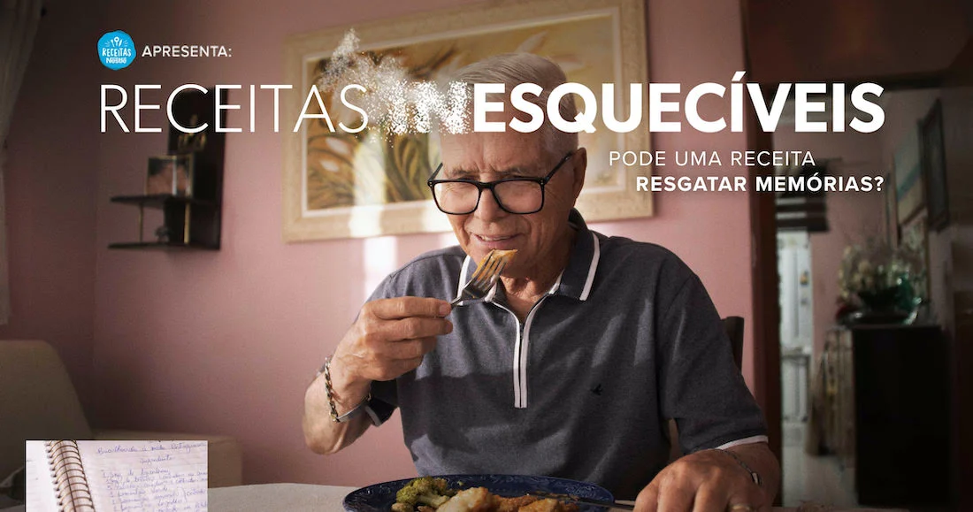 Elderly man smiling while tasting food with text overlay about unforgettable recipes and memories in Portuguese